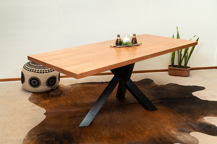 Mesa de comedor Tripode Negra